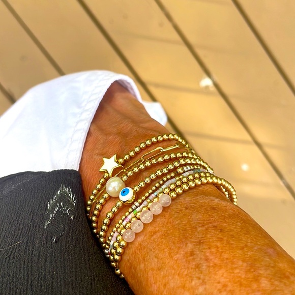 Handmade 14k gold filled stretch mother of pearl evil eye bracelet - Picture 6 of 6